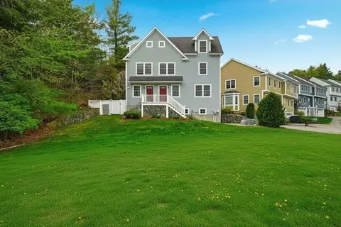 2 Gates Ln # B, Wakefield, MA 01880