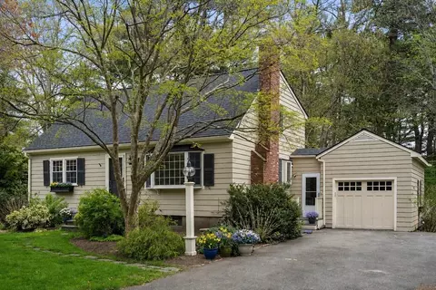 123 Harding St, Medfield, MA 02052