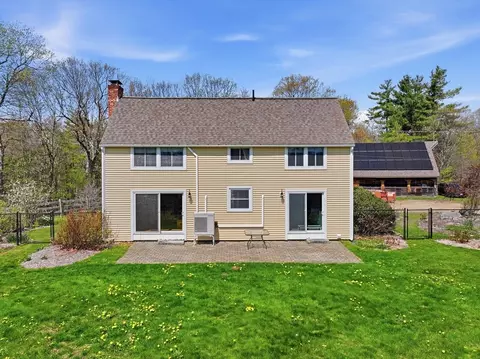 9 Adams Rd, Hubbardston, MA 01452