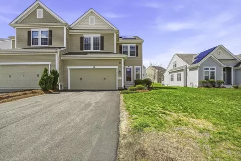 27 Spruce St #27, Hopkinton, MA 01748