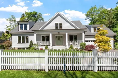 180 Laurel St, Concord, MA 01742