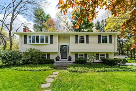 18 Emerson Rd, Medfield, MA 02052