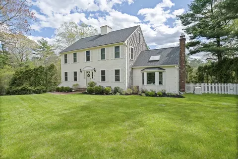25 Hounds Ditch Ln, Duxbury, MA 02332
