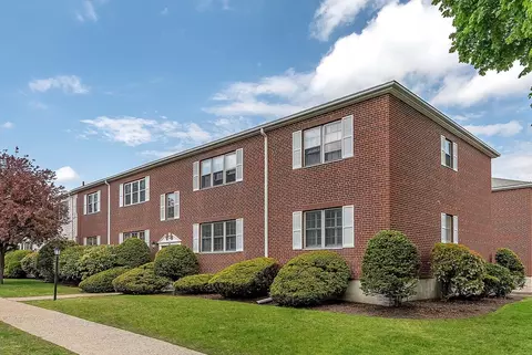 198 Lake Shore Rd #2, Boston, MA 02135