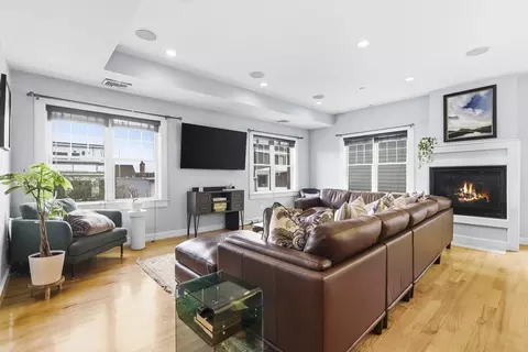 345 W Broadway #8, Boston, MA 02127