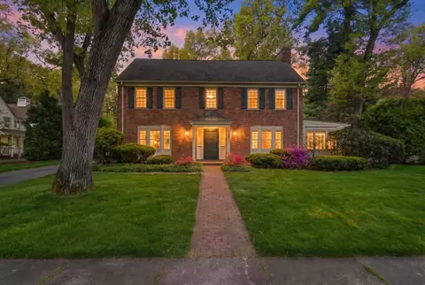 38 Oxford Rd, Longmeadow, MA 01106