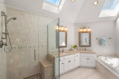 Bath - 26 Driftwood Cir, Mashpee, MA 02649 photo 1 of 4