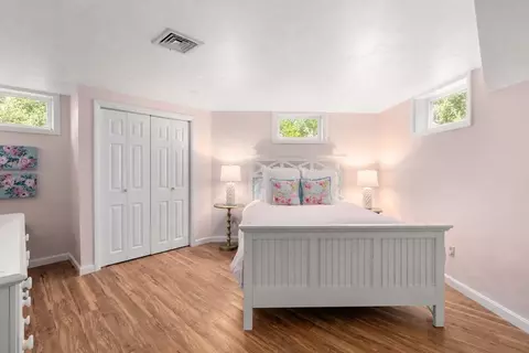 Bedroom - 26 Driftwood Cir, Mashpee, MA 02649 photo 7 of 7
