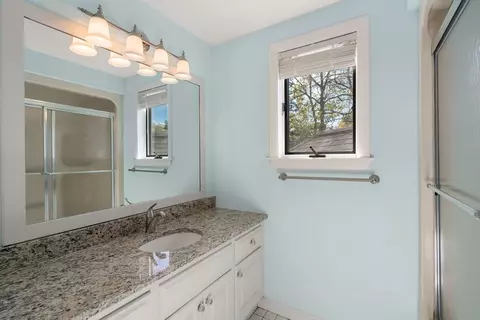 Bath - 26 Driftwood Cir, Mashpee, MA 02649 photo 3 of 4