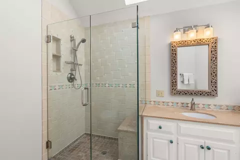 Bath - 26 Driftwood Cir, Mashpee, MA 02649 photo 2 of 4
