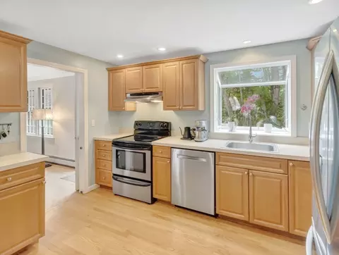 Kitchen - 5 Juniper Dr, Mansfield, MA 02048 photo 4 of 4