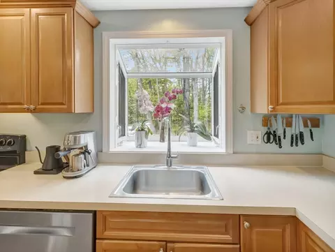 Kitchen - 5 Juniper Dr, Mansfield, MA 02048 photo 2 of 4