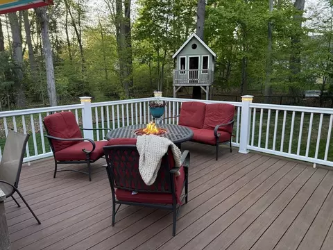 Exterior - 5 Juniper Dr, Mansfield, MA 02048 photo 8 of 10