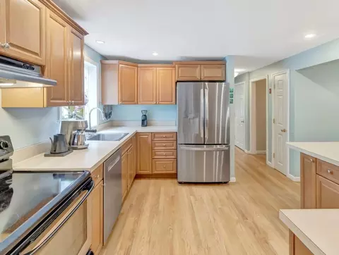 Kitchen - 5 Juniper Dr, Mansfield, MA 02048 photo 3 of 4