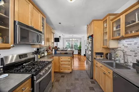 23 Netherlands Rd #1, Brookline, MA 02445