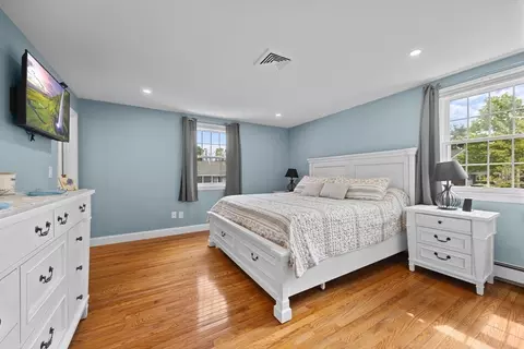 Bedroom - 14 Huron Ave, Danvers, MA 01923 photo 3 of 4