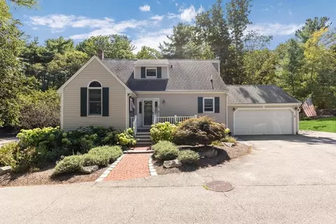 18 Cedarledge Vlg #18, Cohasset, MA 02025