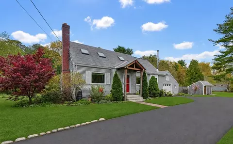13 Lawrence Cir, Medfield, MA 02052