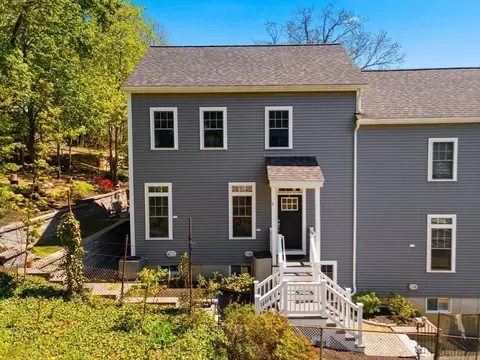 33 Charles St #33, Watertown, MA 02472