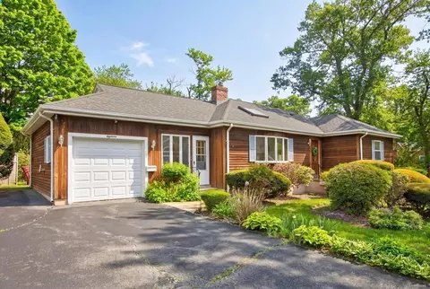 18 Williams Rd, Lynnfield, MA 01940