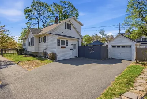 6 Adams St, Danvers, MA 01923 photo 2