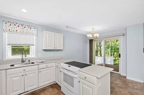 Kitchen - 404 Centre Ln #404, Walpole, MA 02081 photo 2 of 2