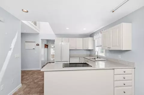 Kitchen - 404 Centre Ln #404, Walpole, MA 02081 photo 1 of 2