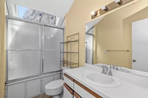 Bath - 404 Centre Ln #404, Walpole, MA 02081 photo 2 of 3