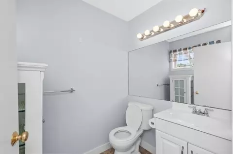 Bath - 404 Centre Ln #404, Walpole, MA 02081 photo 1 of 3