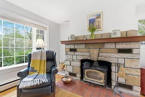 Living - 223 Franklin St, Reading, MA 01867 photo 2 of 4