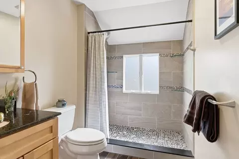 Bath - 223 Franklin St, Reading, MA 01867 photo 2 of 3