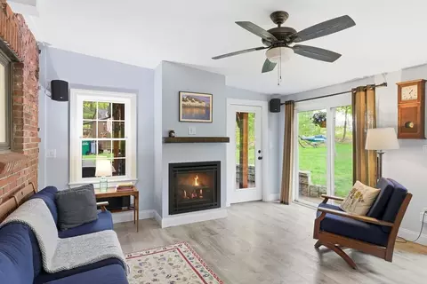 Living - 223 Franklin St, Reading, MA 01867 photo 3 of 4