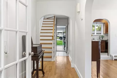 Entry Way - 223 Franklin St, Reading, MA 01867 photo 2 of 5