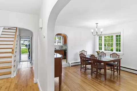 Entry Way - 223 Franklin St, Reading, MA 01867 photo 3 of 5