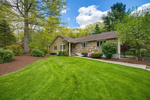 26 Fairway Ln, Foxboro, MA 02035