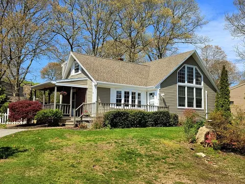 16 Pine Hollow Rd, Falmouth, MA 02536