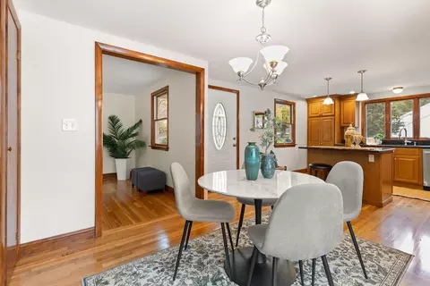Dining - 7 King St, Reading, MA 01867 photo 2 of 3