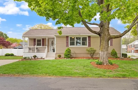7 King St, Reading, MA 01867