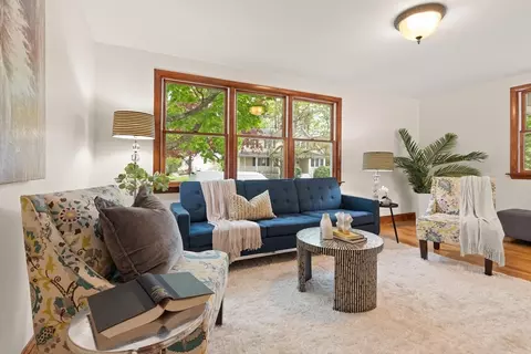 Living - 7 King St, Reading, MA 01867 photo 1 of 2