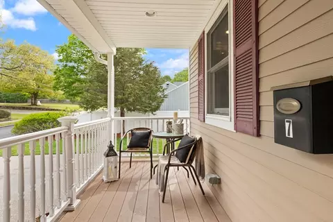 Exterior - 7 King St, Reading, MA 01867 photo 3 of 5