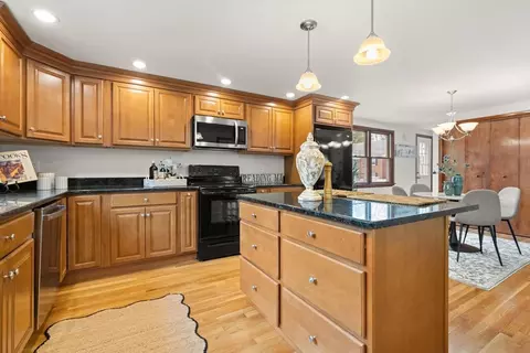 Kitchen - 7 King St, Reading, MA 01867 photo 3 of 4