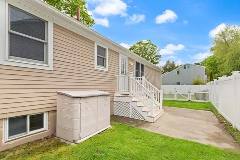 Exterior - 7 King St, Reading, MA 01867 photo 5 of 5