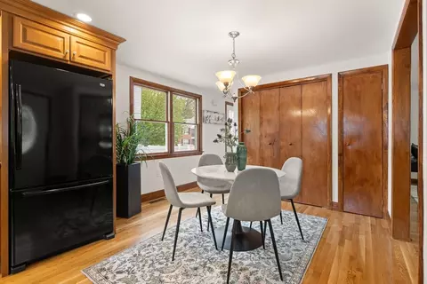 Dining - 7 King St, Reading, MA 01867 photo 1 of 3