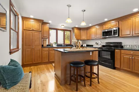 Kitchen - 7 King St, Reading, MA 01867 photo 2 of 4