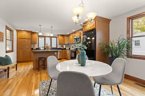Dining - 7 King St, Reading, MA 01867 photo 3 of 3