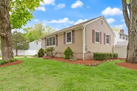 Exterior - 7 King St, Reading, MA 01867 photo 2 of 5