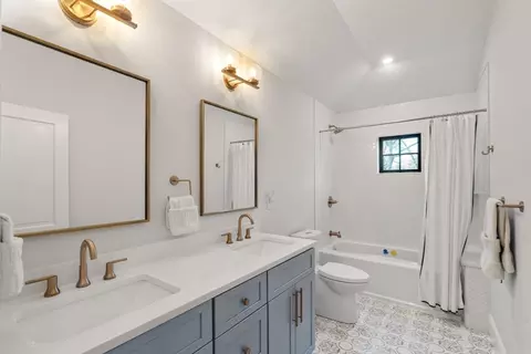 Bath - 7 Massasoit Rd, Wellesley, MA 02481 photo 5 of 7