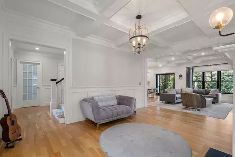 Entry Way - 7 Massasoit Rd, Wellesley, MA 02481 photo 2 of 5