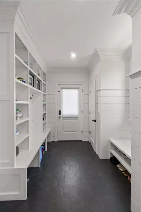 Entry Way - 7 Massasoit Rd, Wellesley, MA 02481 photo 3 of 5