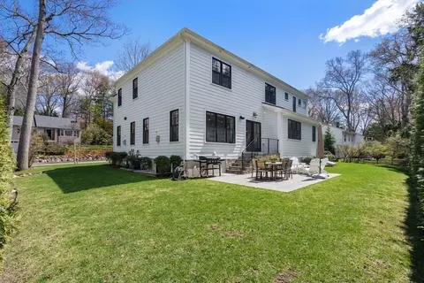 Exterior - 7 Massasoit Rd, Wellesley, MA 02481 photo 4 of 4